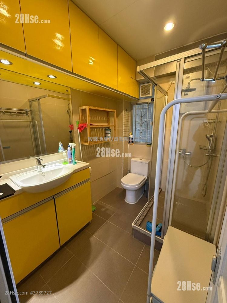 Man Wai Building Sell 2 Bedrooms , 1 Bathroom 510 ft²