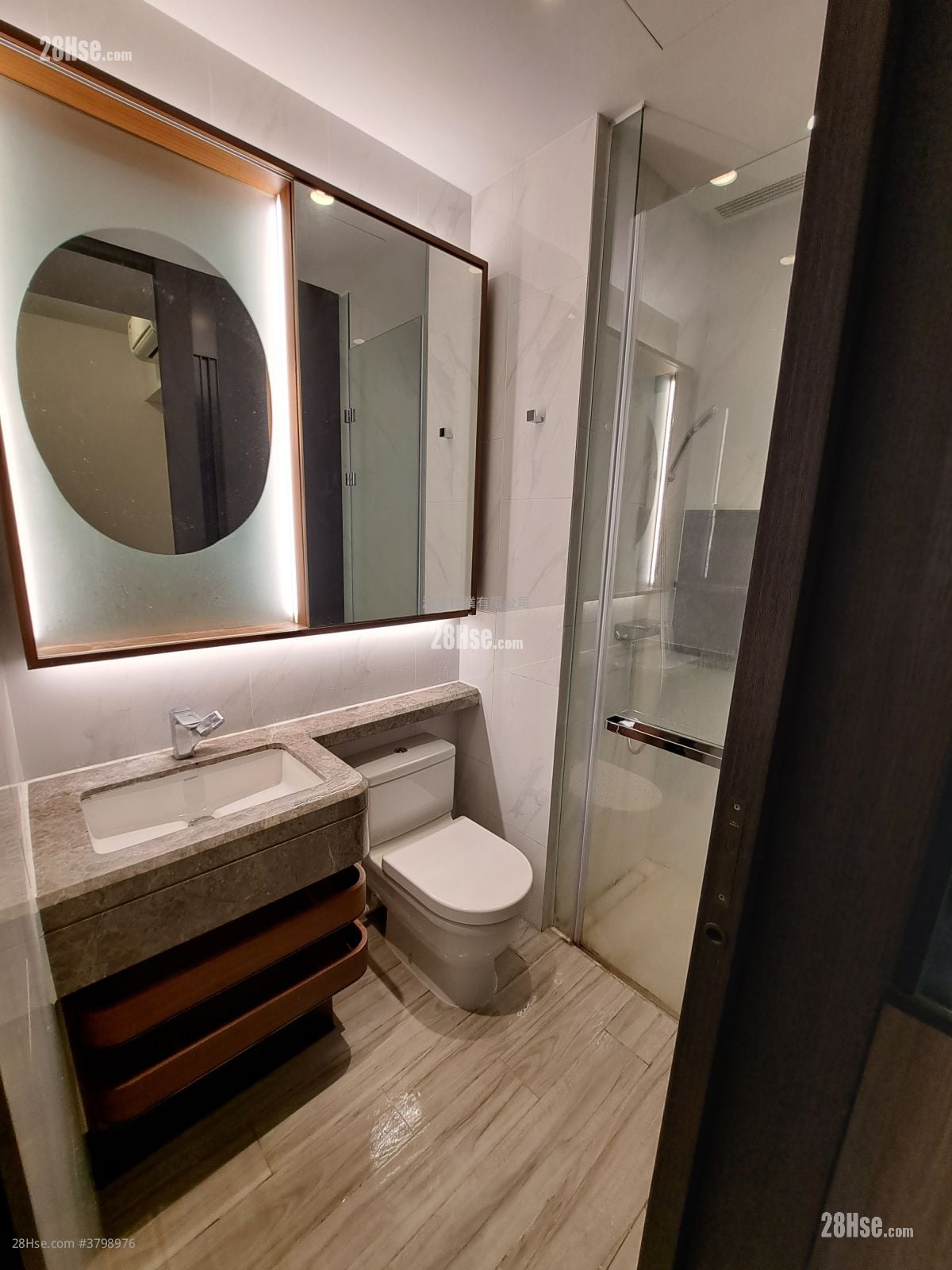 君豪峰 租盘 1 房 , 1 浴室 293 平方尺