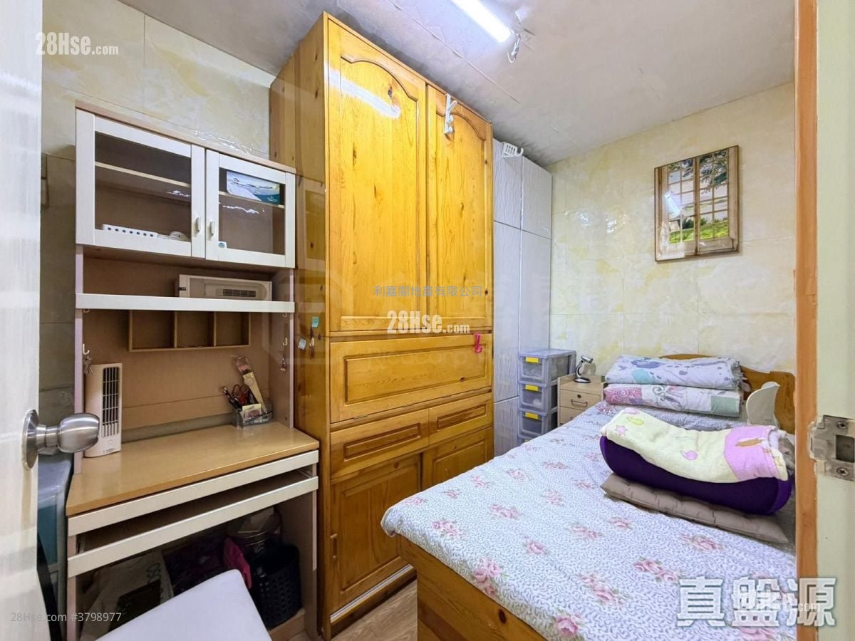 Mei Foo Sun Chuen Sell 3 Bedrooms , 1 Bathroom 653 ft²