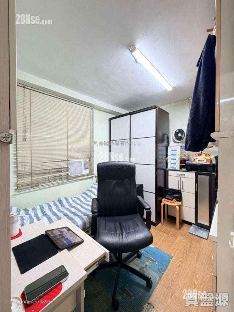 Mei Foo Sun Chuen Sell 3 Bedrooms , 1 Bathroom 653 ft²