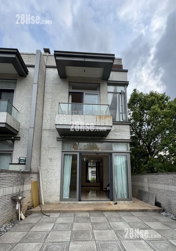 The Green Sell 3 Bedrooms 1,315 ft²