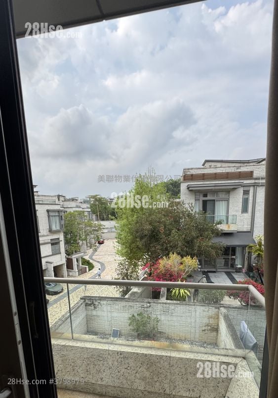 The Green Sell 3 Bedrooms 1,315 ft²