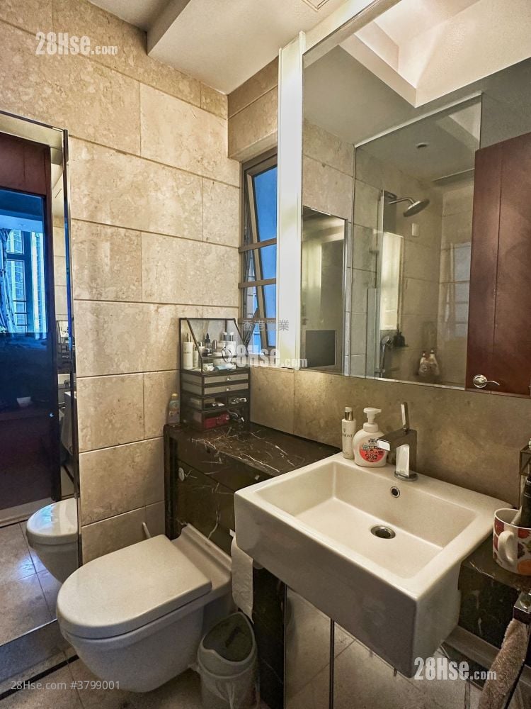 bathroom: One Silversea Sell 3 Bedrooms , 2 Bathrooms 665 ft²