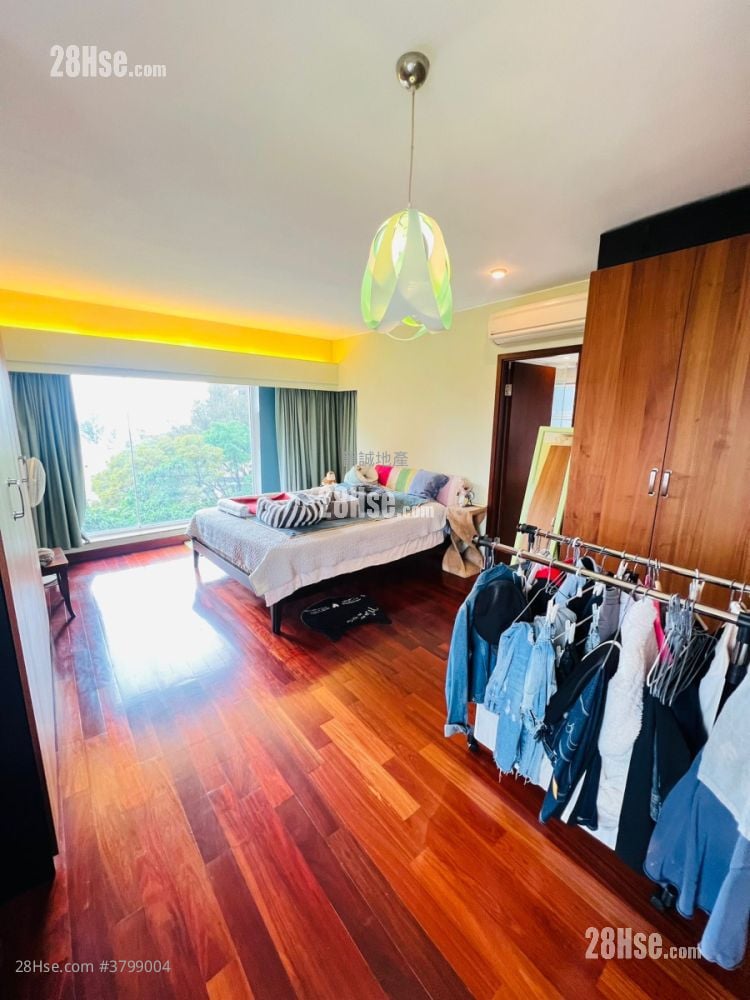 Palm Beach Sell 3 Bedrooms , 2 Bathrooms 1,556 ft²