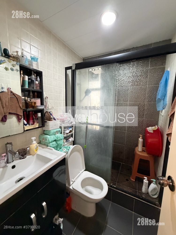 Sun Hing Garden Sell 2 Bedrooms , 1 Bathroom 426 ft²