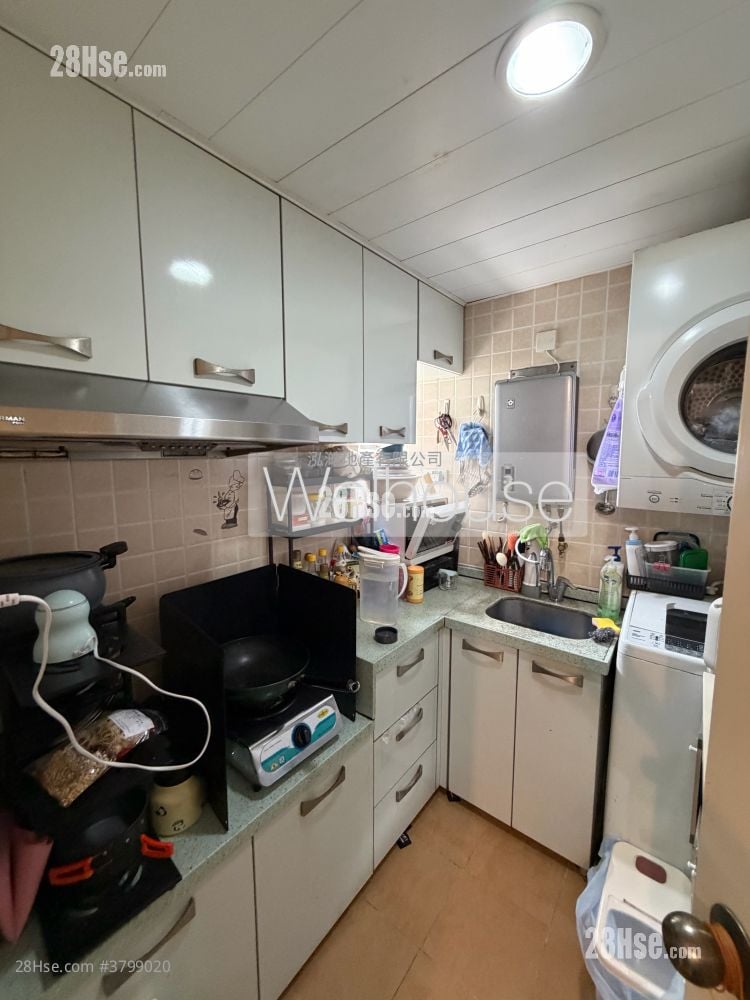 Sun Hing Garden Sell 2 Bedrooms , 1 Bathroom 426 ft²