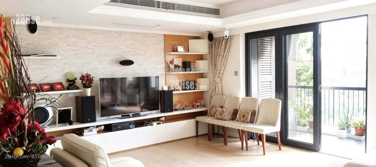 The Crescent Sell 4 Bedrooms 2,104 ft²