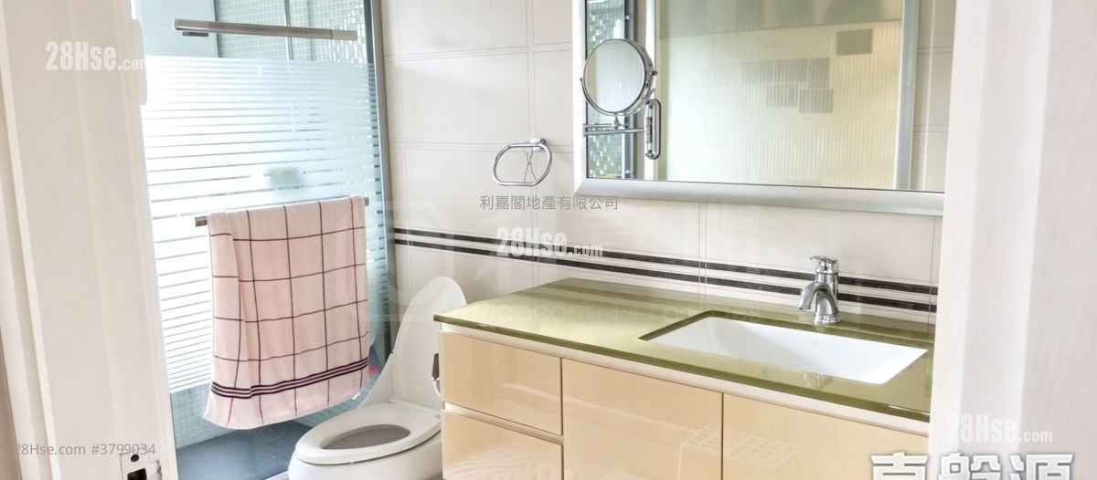 The Crescent Sell 4 Bedrooms 2,104 ft²