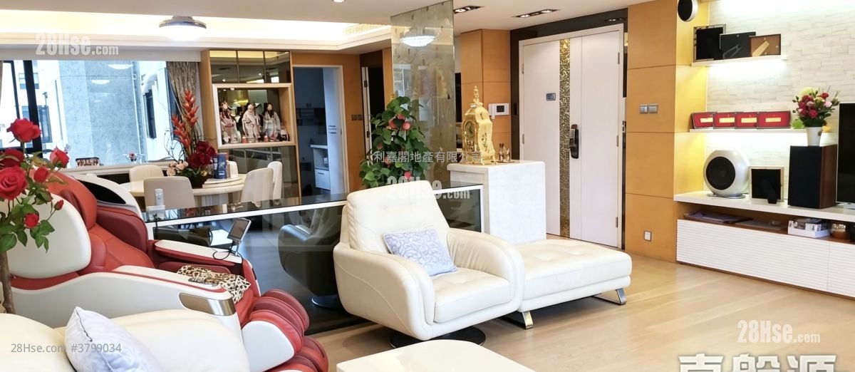 The Crescent Sell 4 Bedrooms 2,104 ft²