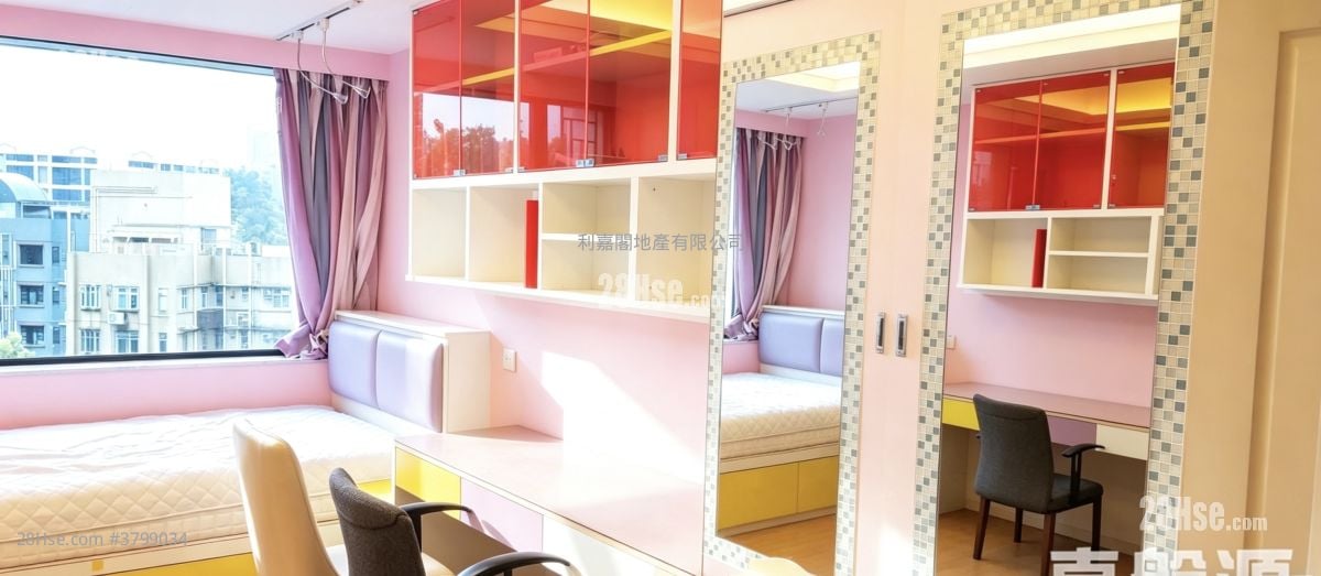 The Crescent Sell 4 Bedrooms 2,104 ft²