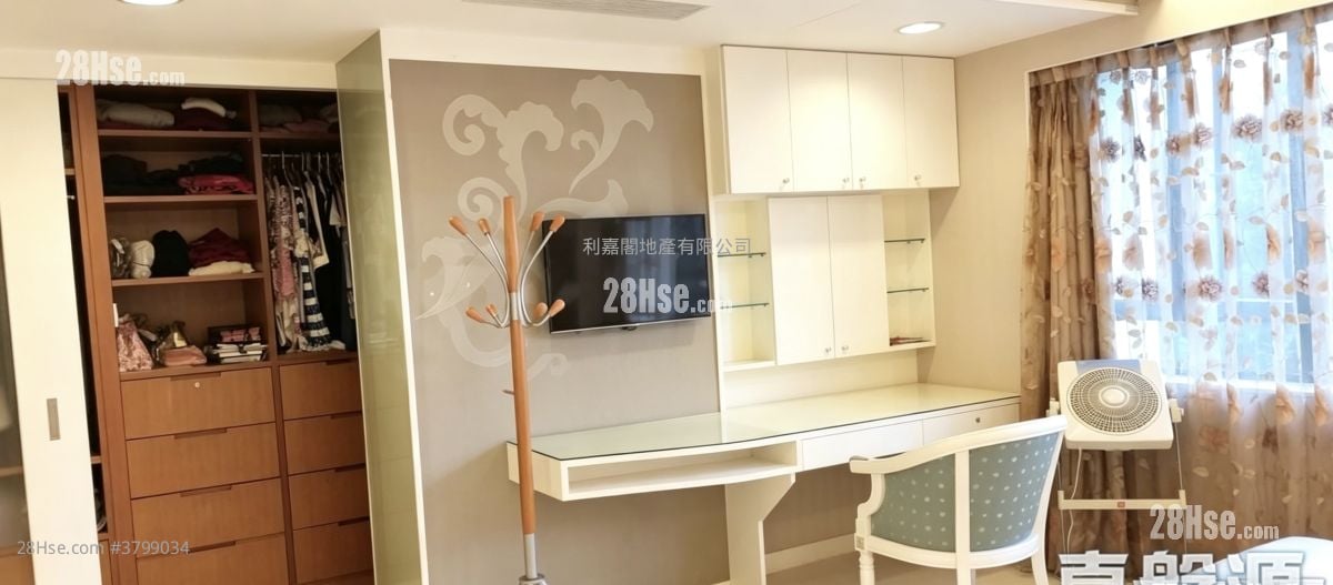 The Crescent Sell 4 Bedrooms 2,104 ft²