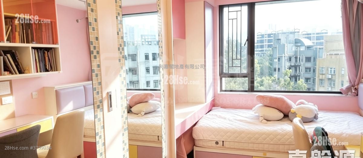 The Crescent Sell 4 Bedrooms 2,104 ft²