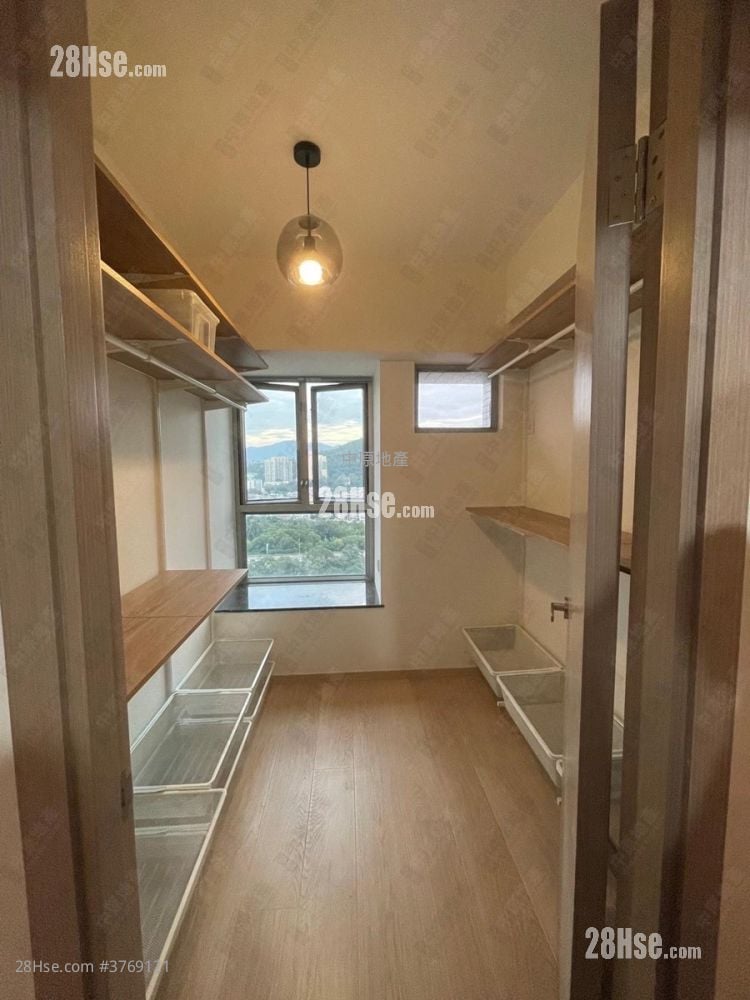 Yoho Town Sell 3 Bedrooms 516 ft²