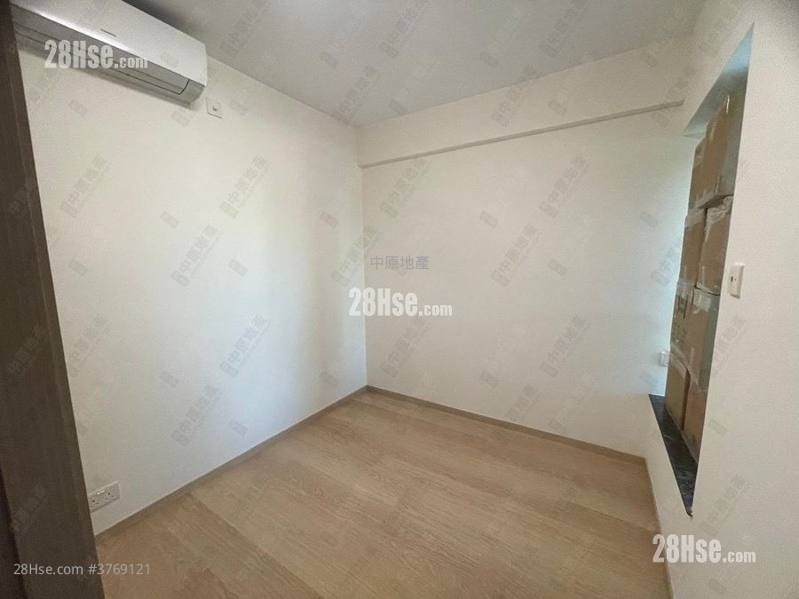 Yoho Town Sell 3 Bedrooms 516 ft²