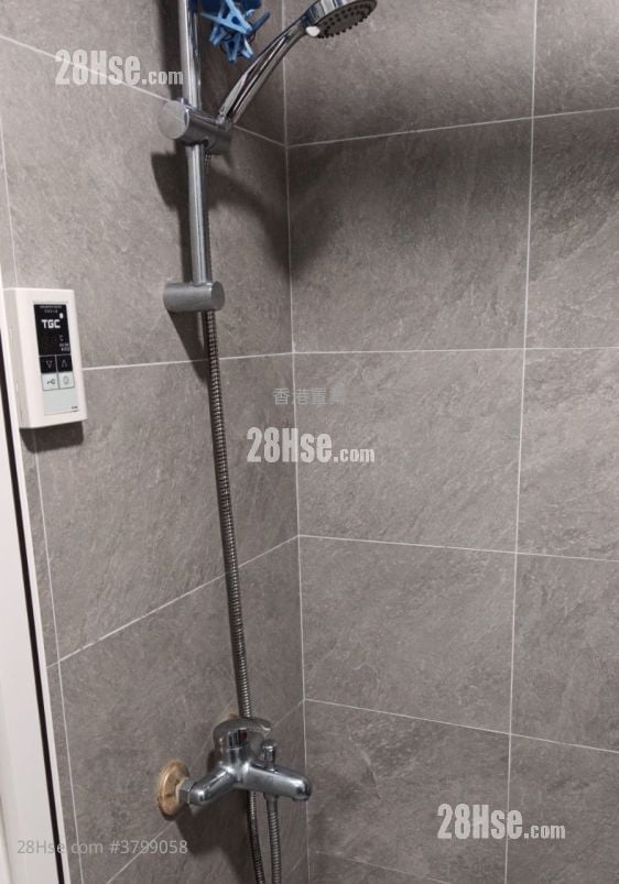 浴室: 凯帆轩 售盘 2 房 , 1 浴室 440 平方尺