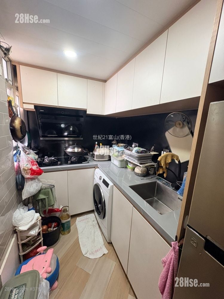 Kai Chuen Court Sell 2 Bedrooms , 1 Bathroom 479 ft²