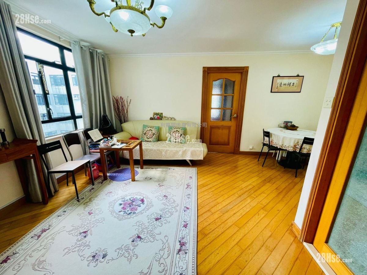 Heng Fa Chuen Sell 3 Bedrooms , 2 Bathrooms 643 ft²