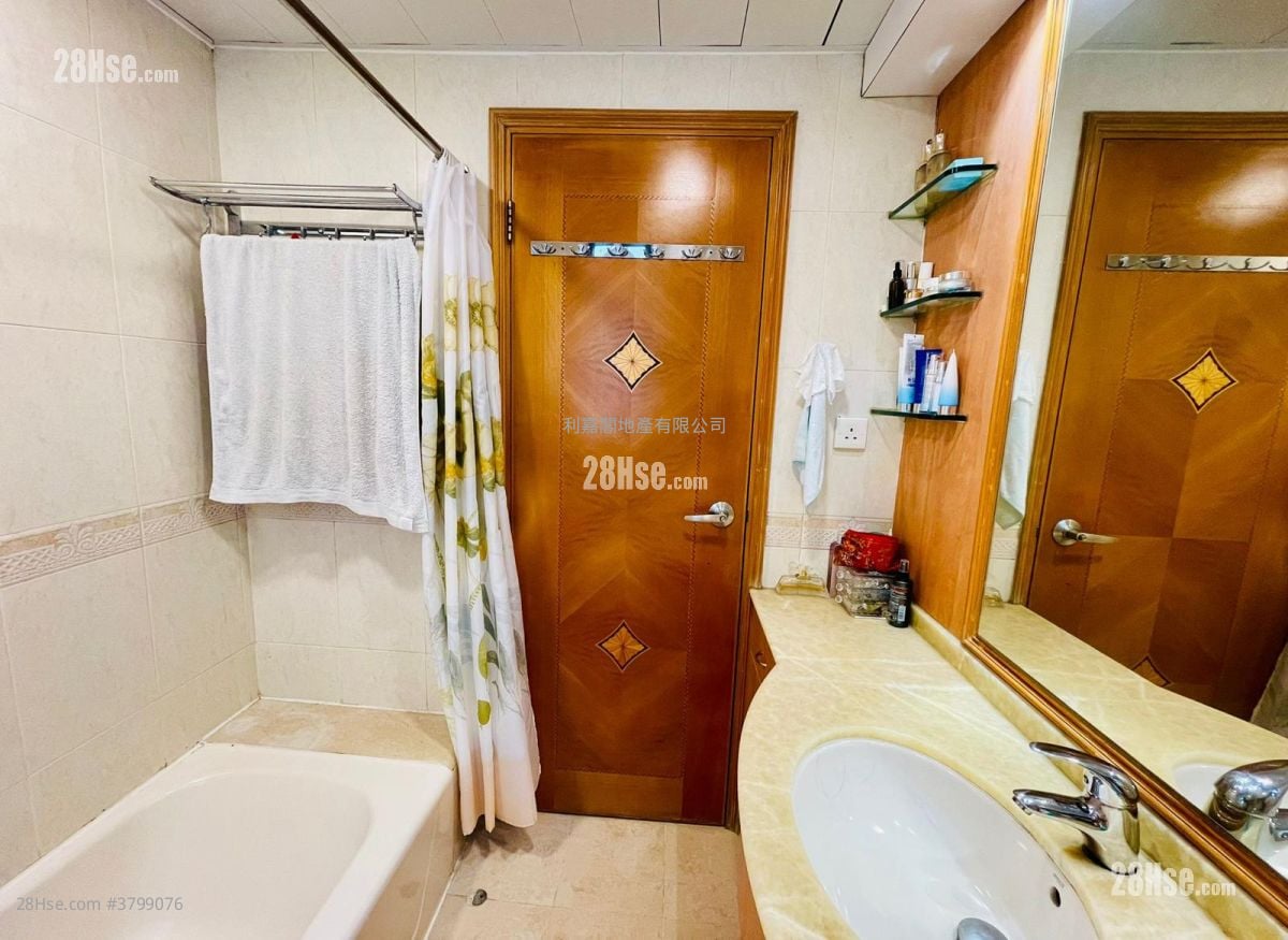 Heng Fa Chuen Sell 3 Bedrooms , 2 Bathrooms 643 ft²