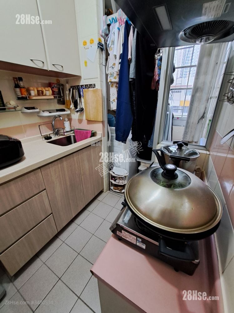 油翠苑 售盘 2 房 , 1 浴室 400 平方尺