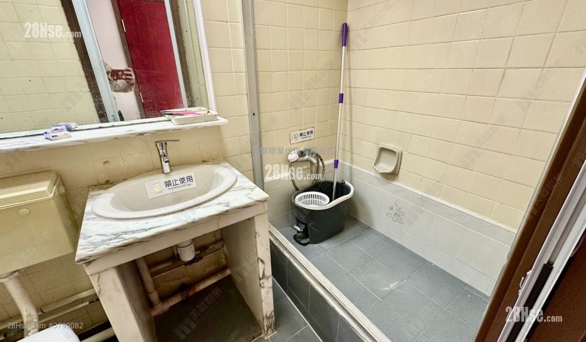 Siu Lun Court Sell 2 Bedrooms , 1 Bathroom 401 ft²