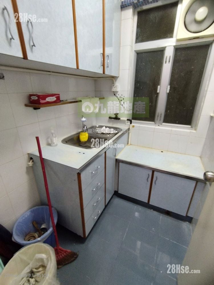 Tonglow Building Sell 2 Bedrooms , 1 Bathroom 394 ft²