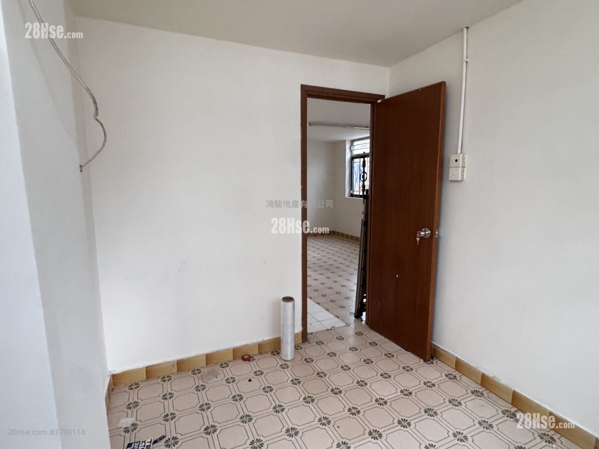 唐楼 租盘 2 房 , 1 浴室 564 平方尺