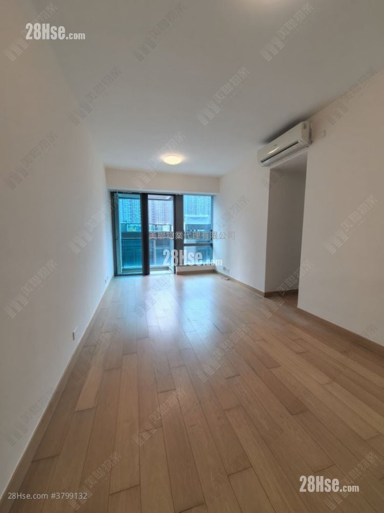 Capri Rental 3 Bedrooms , 3 Bathrooms 829 ft²