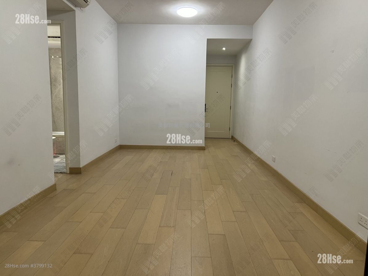 Capri Rental 3 Bedrooms , 3 Bathrooms 829 ft²