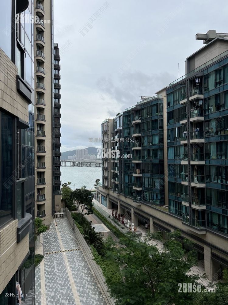 Capri Rental 3 Bedrooms , 3 Bathrooms 829 ft²