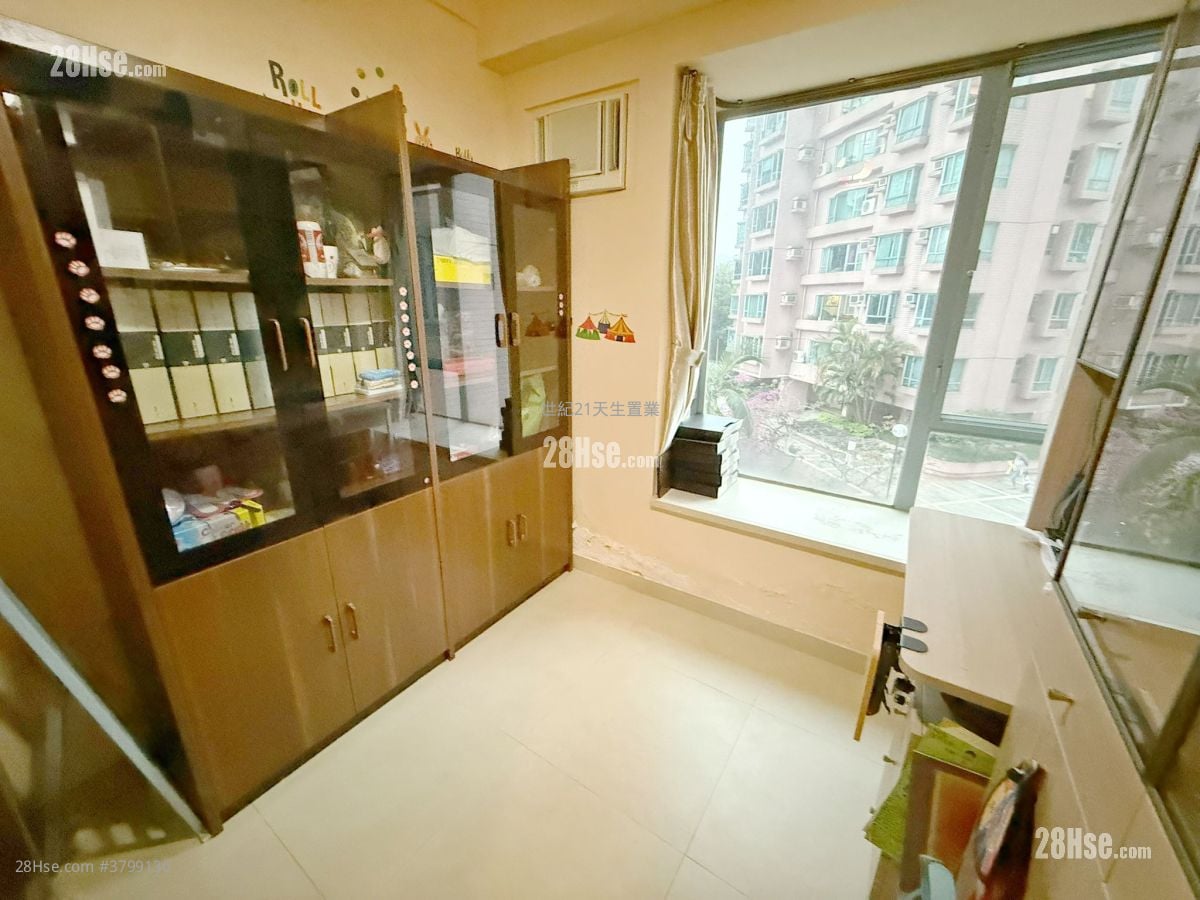 Peridot Court Sell 4 Bedrooms , 2 Bathrooms 1,155 ft²