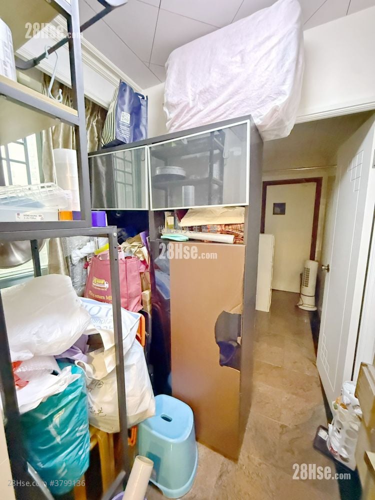 Peridot Court Sell 4 Bedrooms , 2 Bathrooms 1,155 ft²