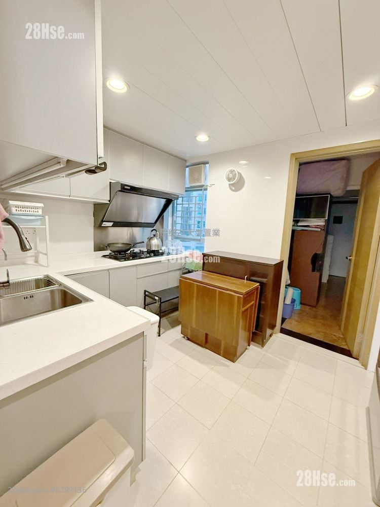 Peridot Court Sell 4 Bedrooms , 2 Bathrooms 1,155 ft²