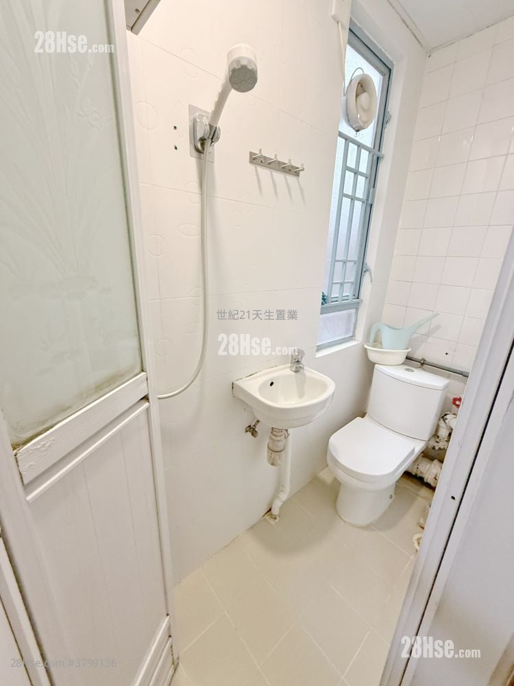 Peridot Court Sell 4 Bedrooms , 2 Bathrooms 1,155 ft²