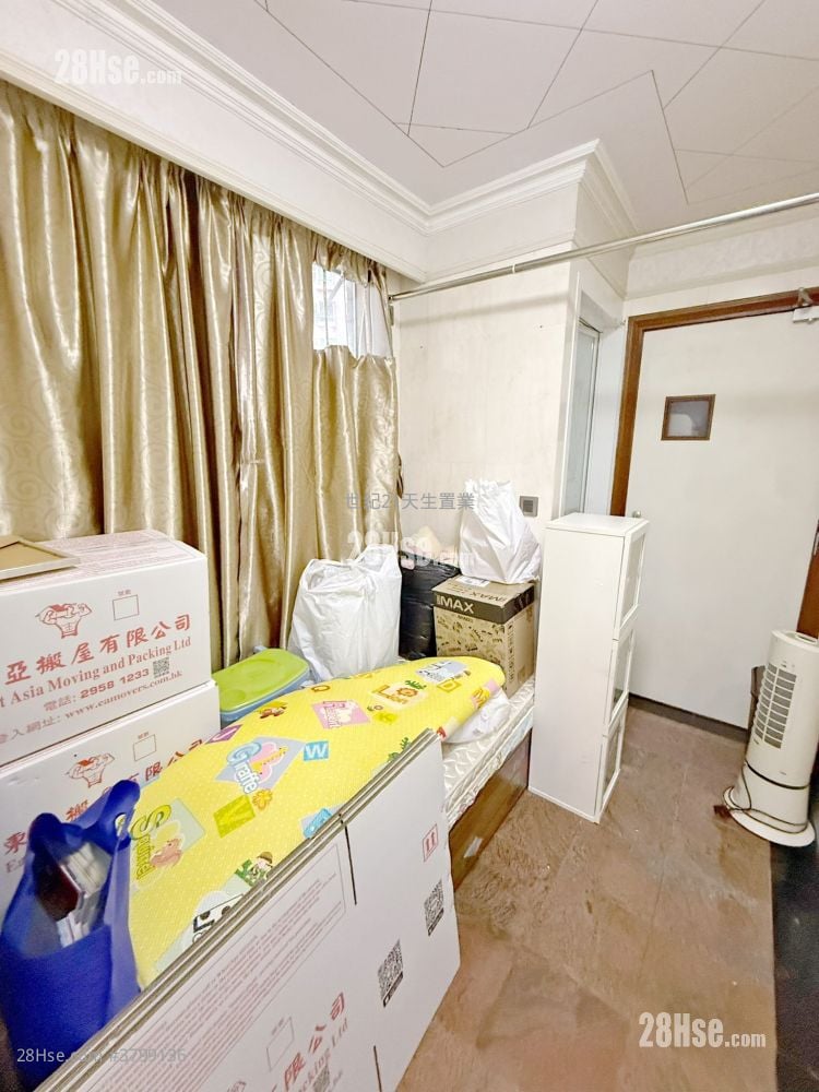 Peridot Court Sell 4 Bedrooms , 2 Bathrooms 1,155 ft²