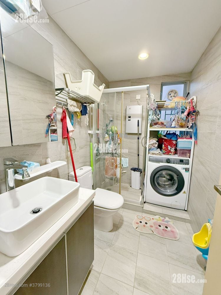 Peridot Court Sell 4 Bedrooms , 2 Bathrooms 1,155 ft²