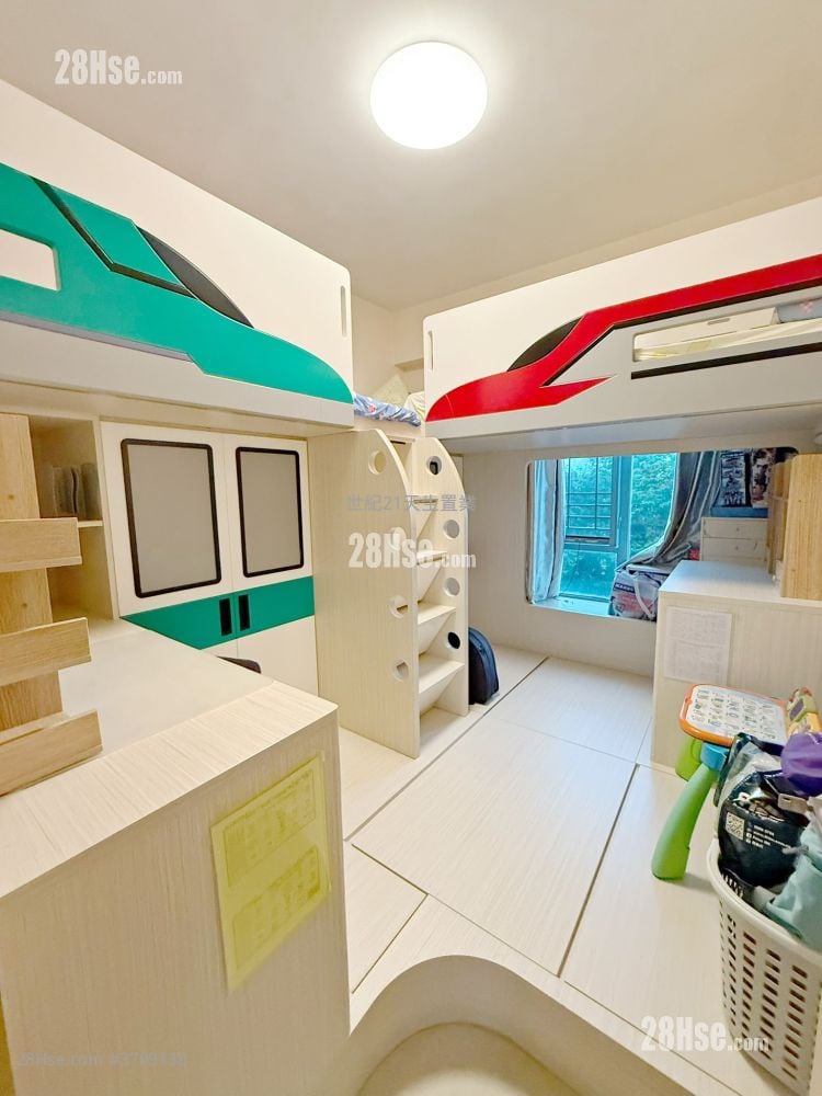 Peridot Court Sell 4 Bedrooms , 2 Bathrooms 1,155 ft²