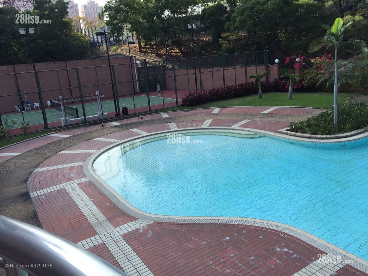 Peridot Court Sell 4 Bedrooms , 2 Bathrooms 1,155 ft²