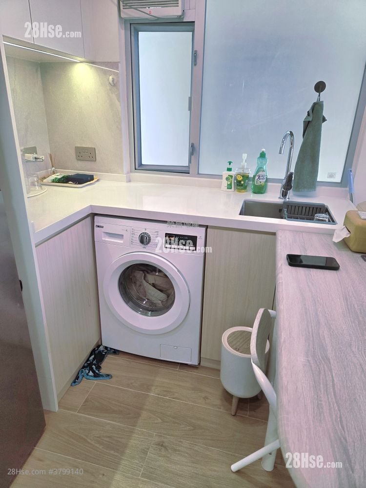 Man Bo Building Sell 1 Bedroom , 1 Bathroom 254 ft²