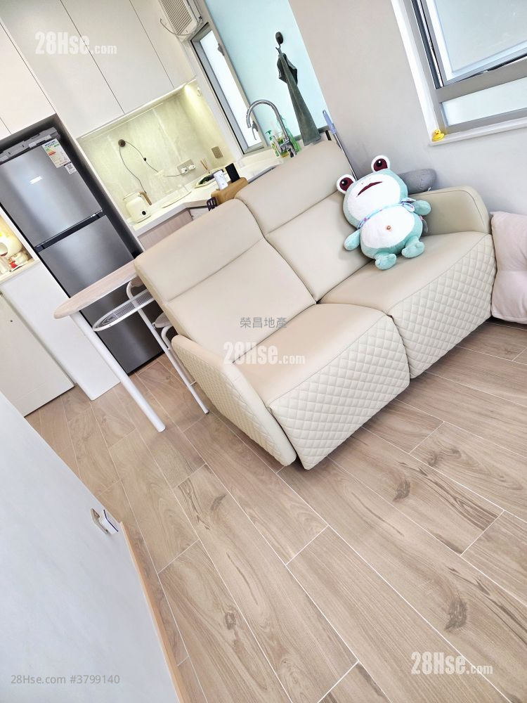 Man Bo Building Sell 1 Bedroom , 1 Bathroom 254 ft²