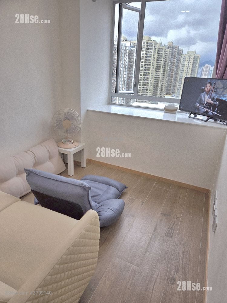 Man Bo Building Sell 1 Bedroom , 1 Bathroom 254 ft²