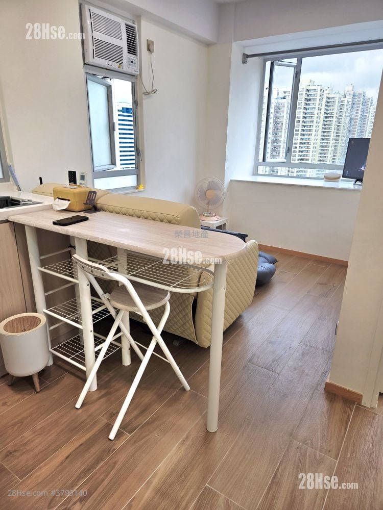 Man Bo Building Sell 1 Bedroom , 1 Bathroom 254 ft²