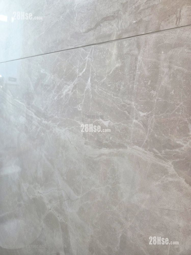 Man Bo Building Sell 1 Bedroom , 1 Bathroom 254 ft²