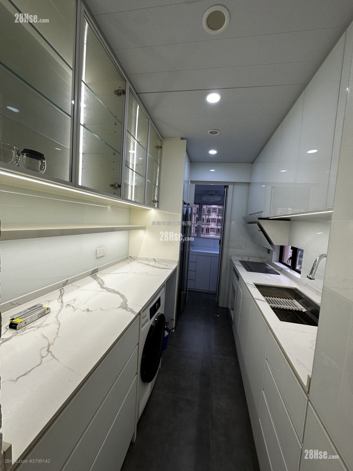 Sunshine City Sell 3 Bedrooms , 2 Bathrooms 932 ft²