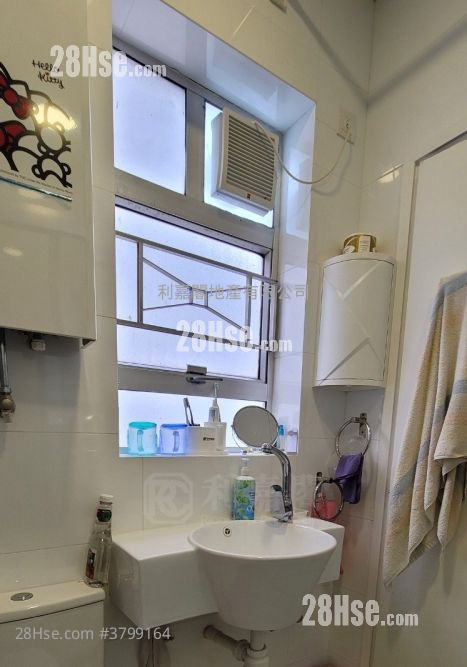 Kowloon Tong Mansion Sell 3 Bedrooms , 2 Bathrooms 1,074 ft²