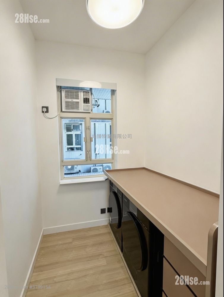 Starcrest Sell 3 Bedrooms , 2 Bathrooms 918 ft²