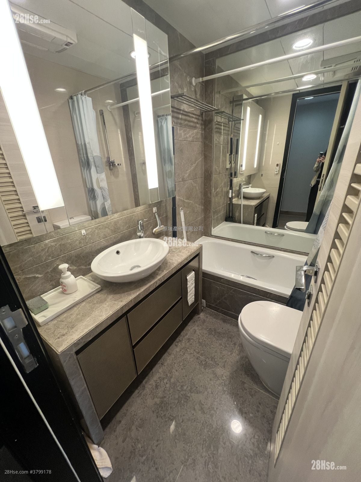 世宙 售盘 2 房 , 1 浴室 429 平方尺