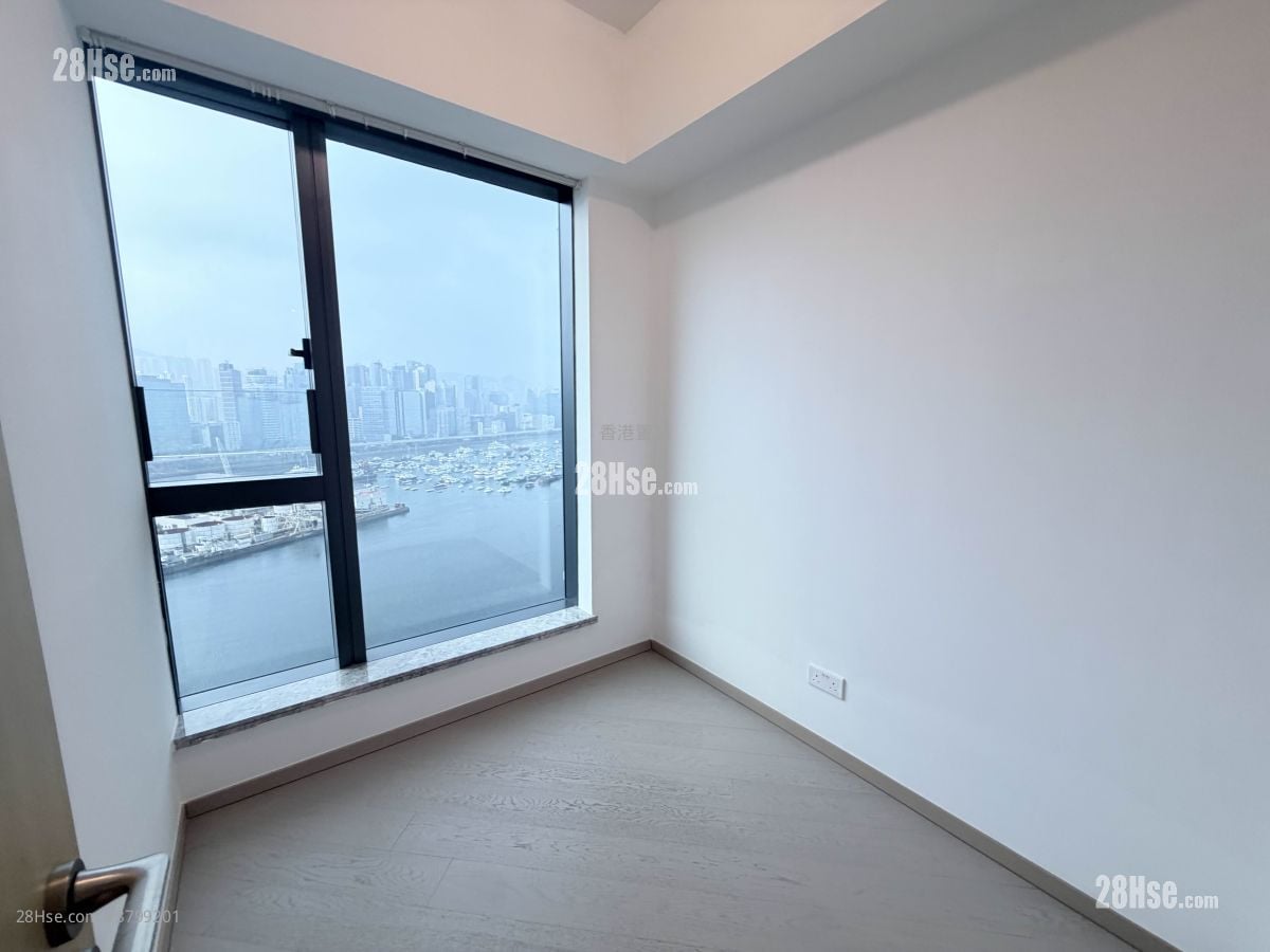 One Victoria Rental 3 Bedrooms , 1 Bathroom 766 ft²