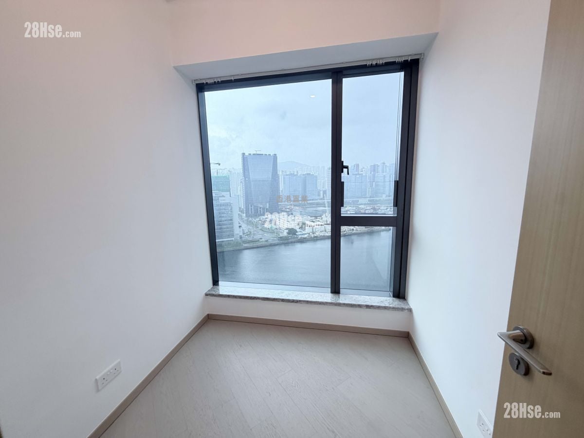 One Victoria Rental 3 Bedrooms , 1 Bathroom 766 ft²