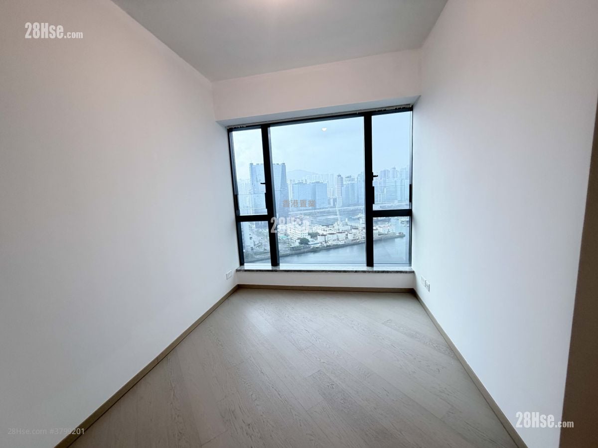 One Victoria Rental 3 Bedrooms , 1 Bathroom 766 ft²