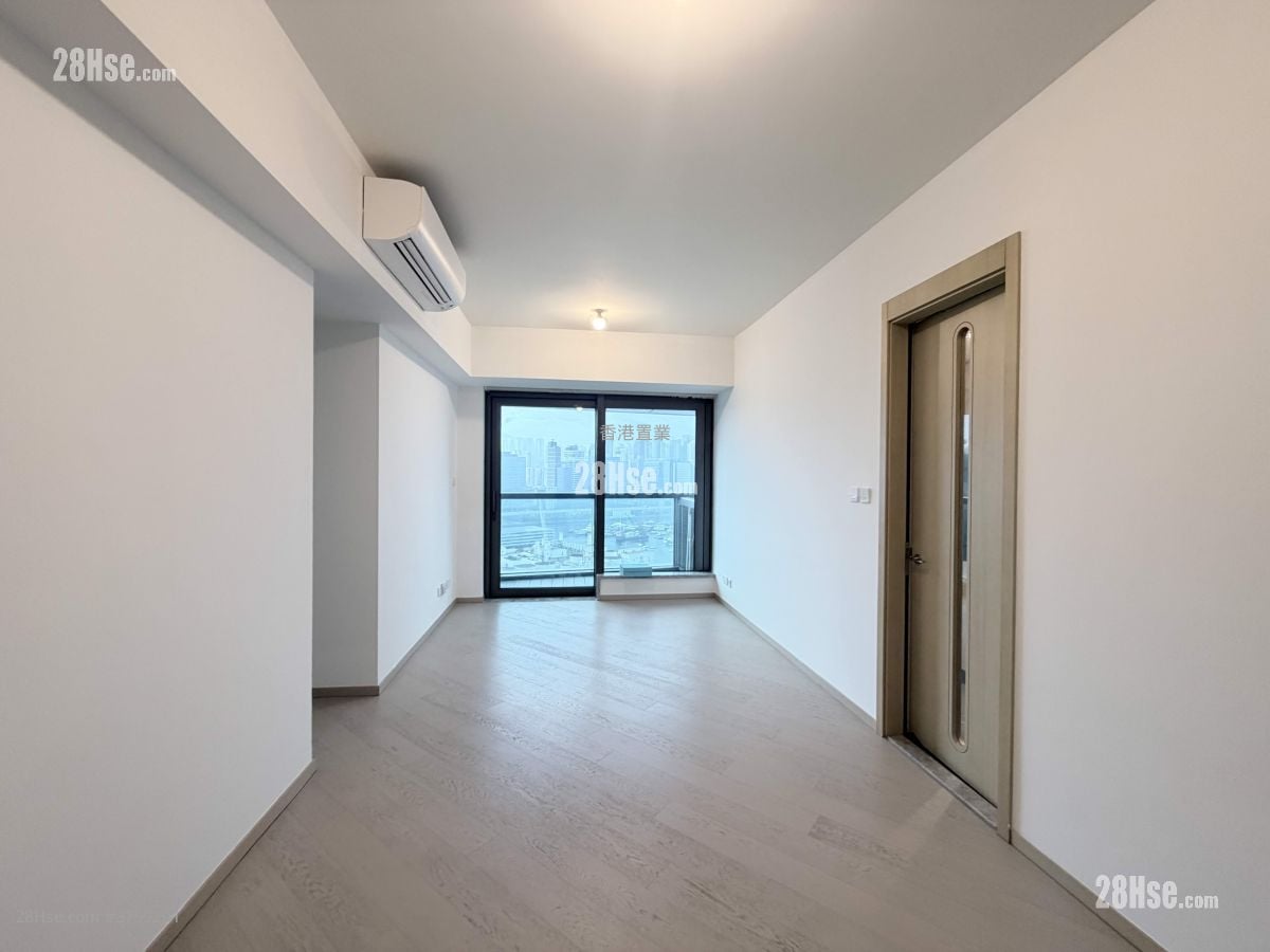 One Victoria Rental 3 Bedrooms , 1 Bathroom 766 ft²